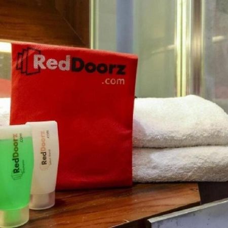 Reddoorz Plus @ Jalan Pemuda Jakarta Exterior foto