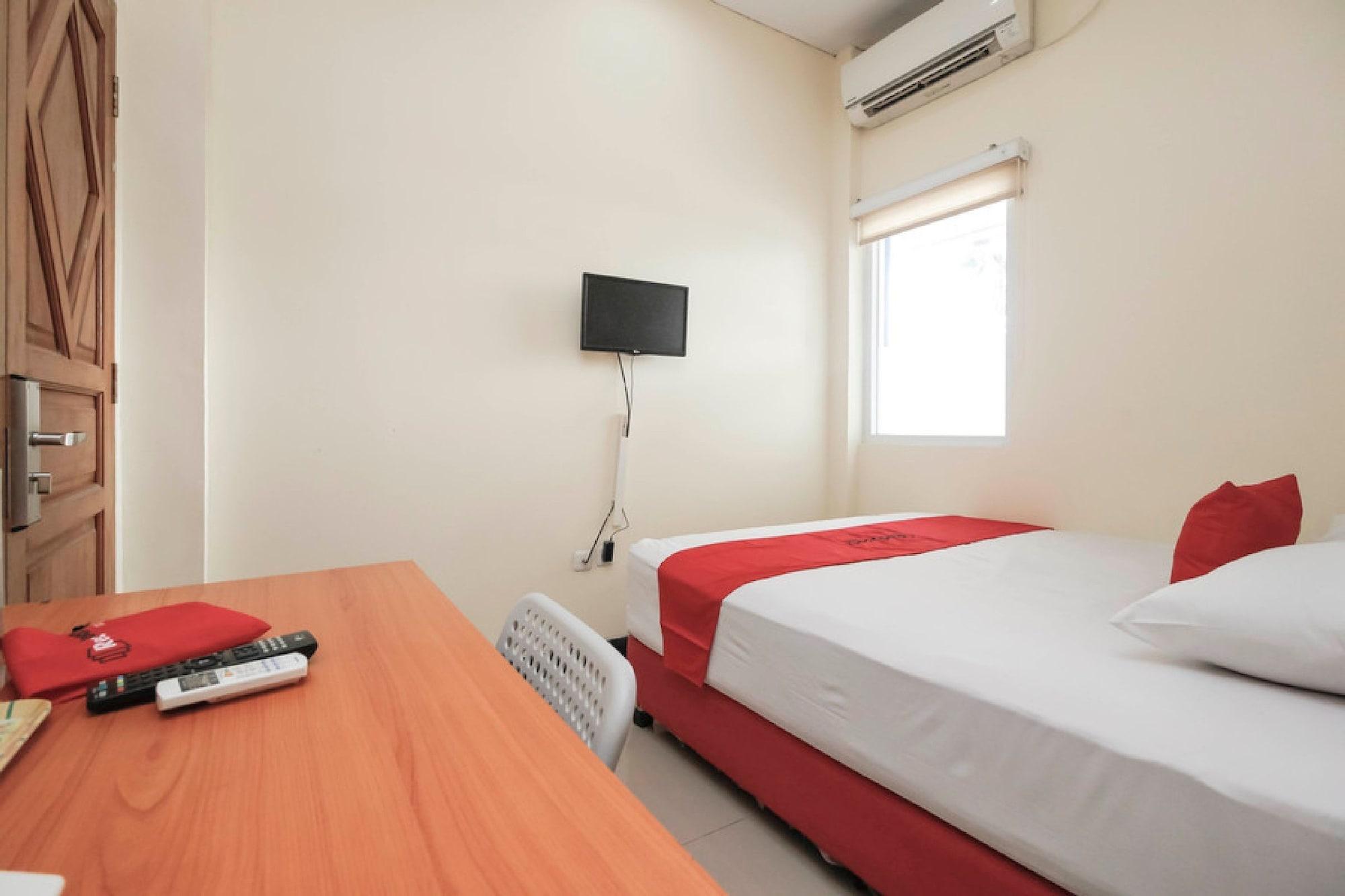 Reddoorz Plus @ Jalan Pemuda Jakarta Exterior foto