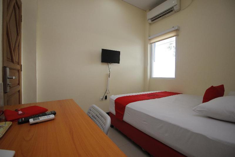 Reddoorz Plus @ Jalan Pemuda Jakarta Zimmer foto